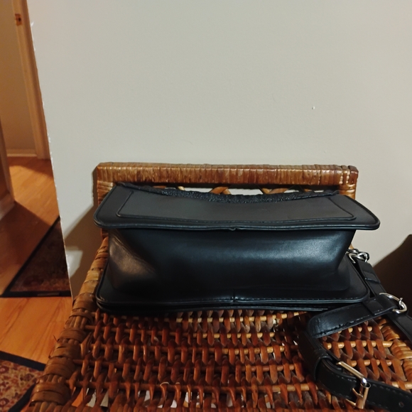 Badgley Mischka Black Quilted Crossbody Bag - Picture 3 of 4